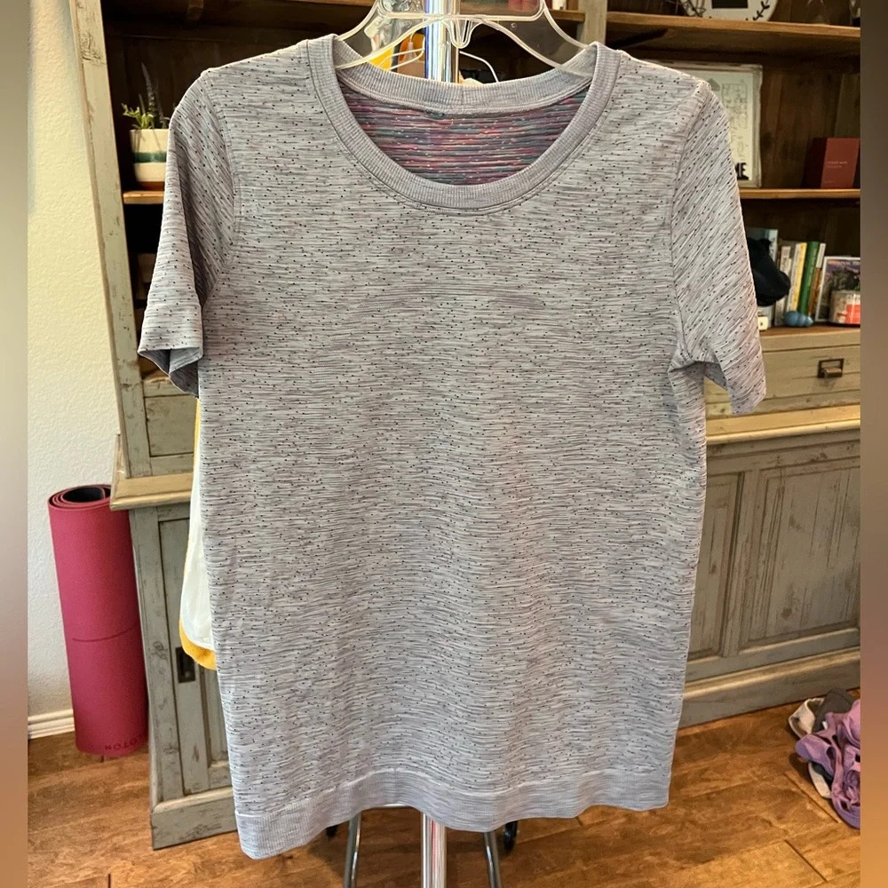 Lululemon swiftly relaxed short sleeve 2.0 size 4